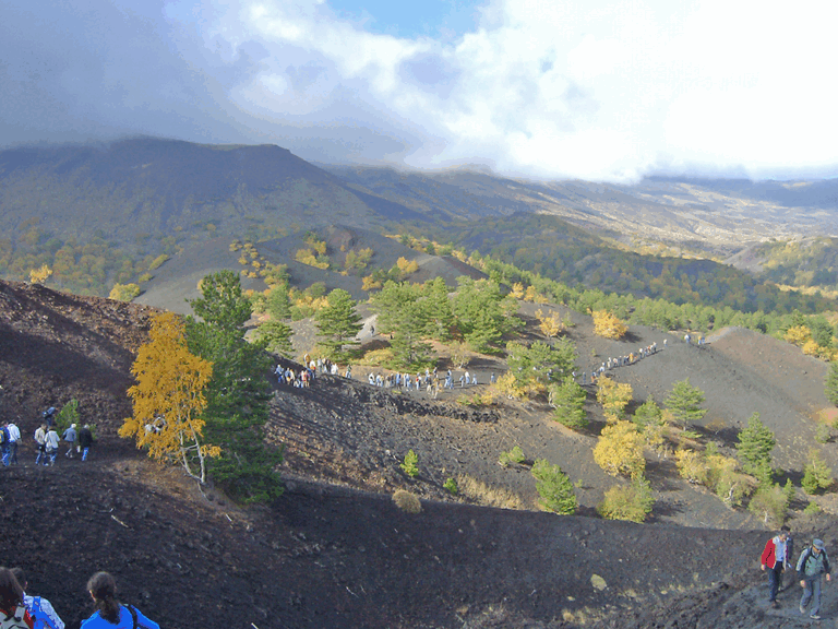 trekking di gruppo sull'Etna